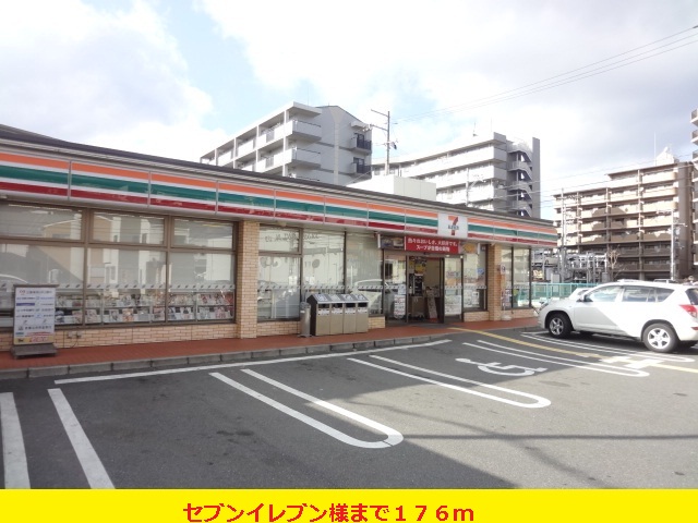 Convenience store. 176m to Seven-Eleven like (convenience store)