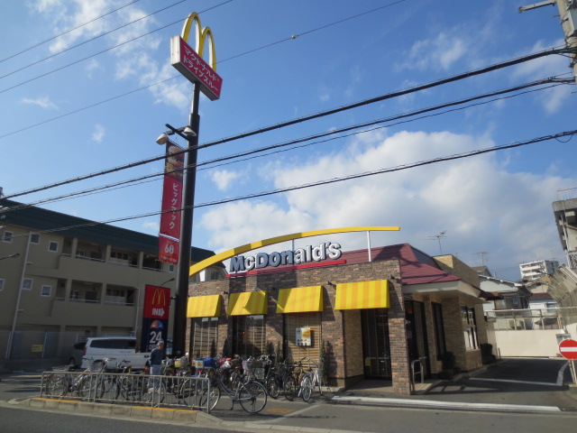 restaurant. 423m to McDonald's Senrioka store (restaurant)