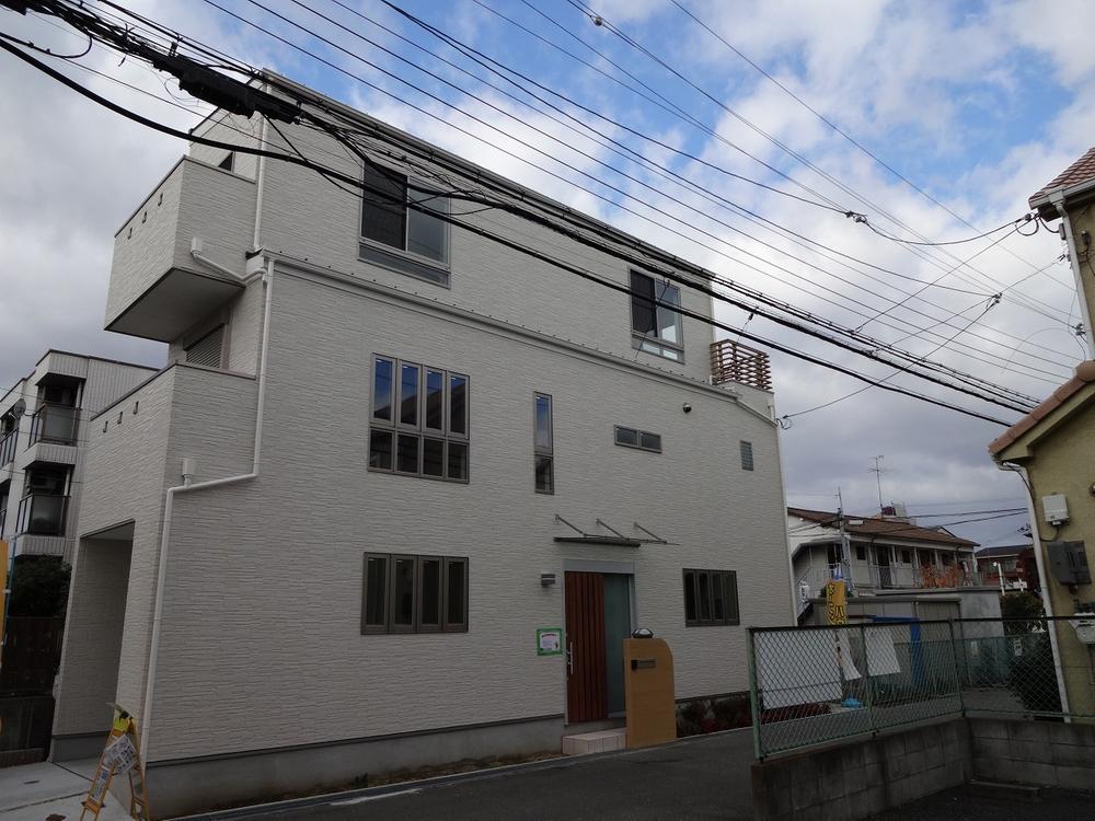 Local appearance photo. What about you out of a large three-story?