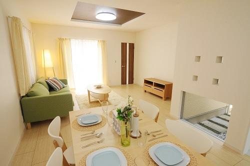 Same specifications photos (living). Bright dining & living Arrange freely a wide enough in furniture