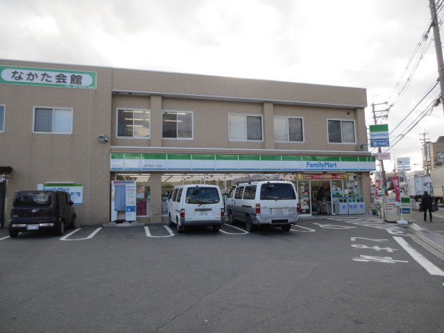 Convenience store. FamilyMart Settsu Senrioka-chome store up (convenience store) 666m