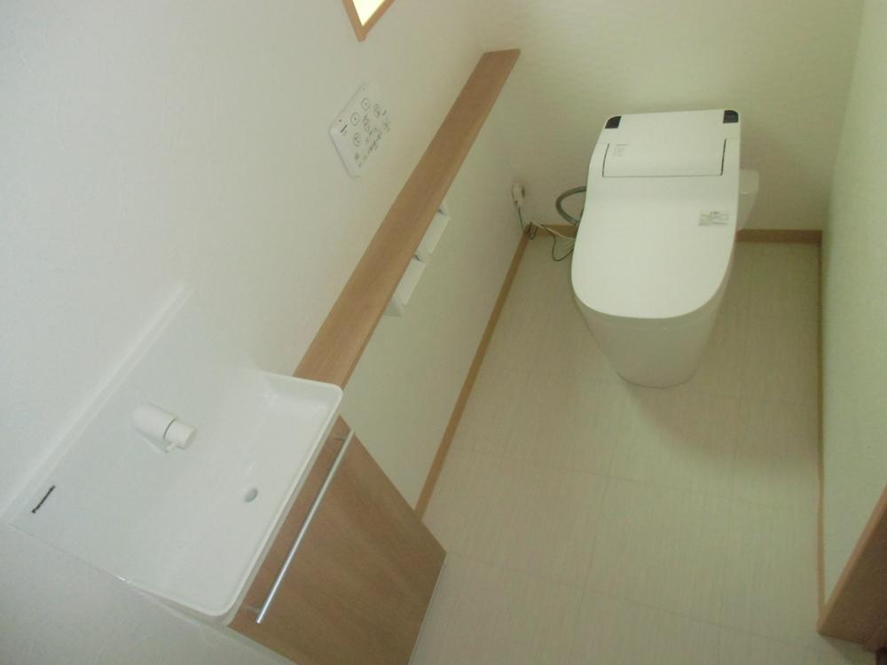 Toilet. Indoor (September 2013) Shooting