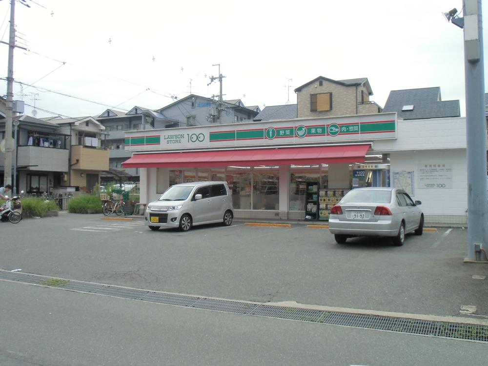 Convenience store. 375m until STORE100 Settsu Showaen shop