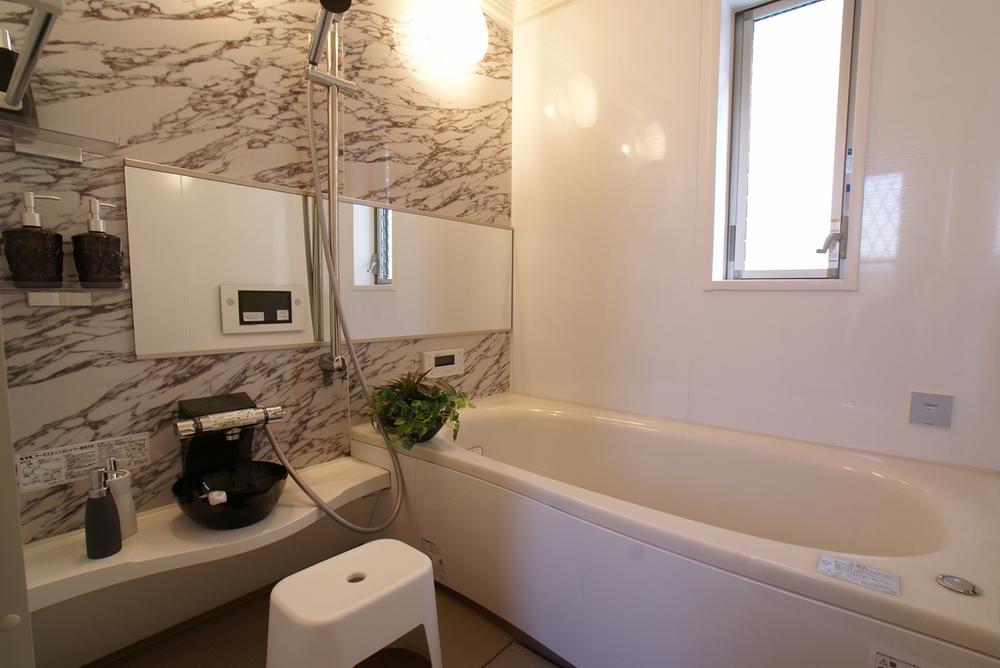 Living. "Sansobi Awayu Kokochino" Ya, Slowly soaked in television viewing in hot water. Standard equipment large 12V type terrestrial digital TV bathroom. (April 2012) shooting