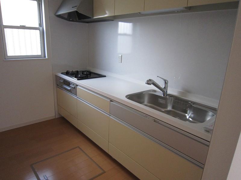 Same specifications photo (kitchen). It is the same specification properties per under construction