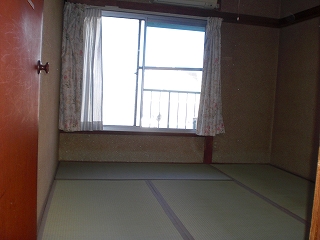 Other room space. Japanese-style room 6 quires And good smell of rushes. 