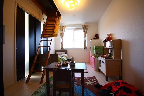Non-living room. Including the skylight, Three directions to set up a window bright room in our construction cases