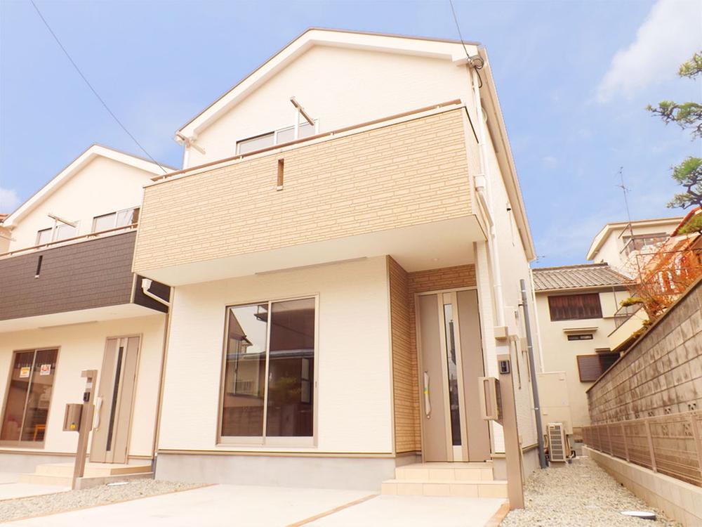 Same specifications photos (appearance). Same specifications photos (appearance) Limited 1 compartment! Parking two Allowed!