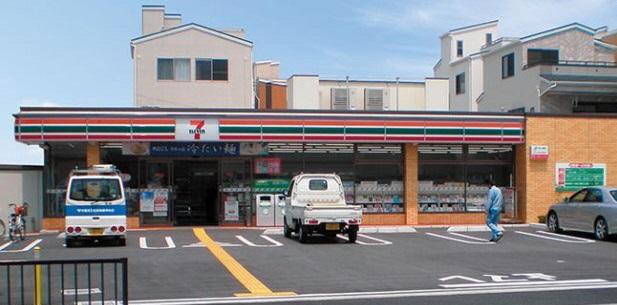 Convenience store. Seven-Eleven Settsu Torikainishi 636m up to 2-chome