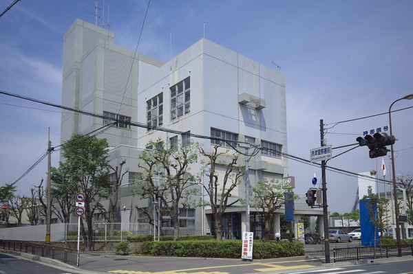 Surrounding environment. Settsu police station (2-minute walk ・ About 130m)