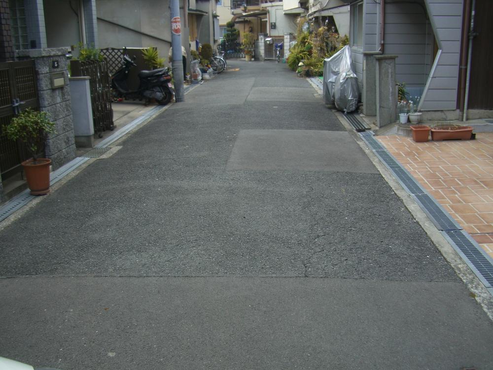 Local photos, including front road. Local (11 May 2013) Shooting