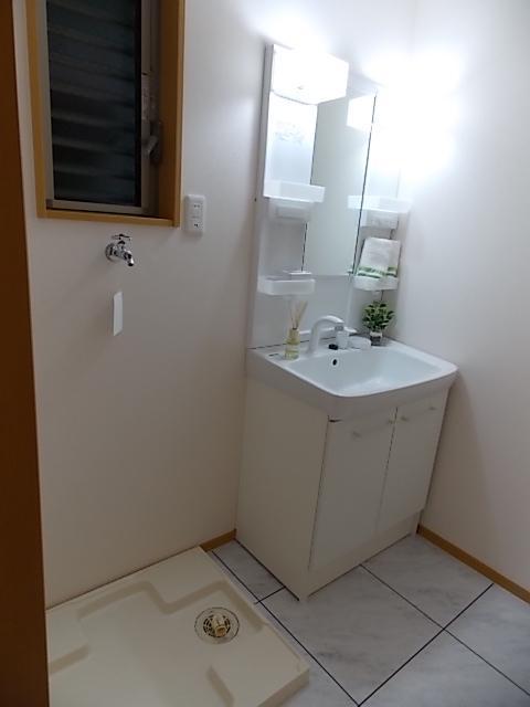 Wash basin, toilet. Our construction cases