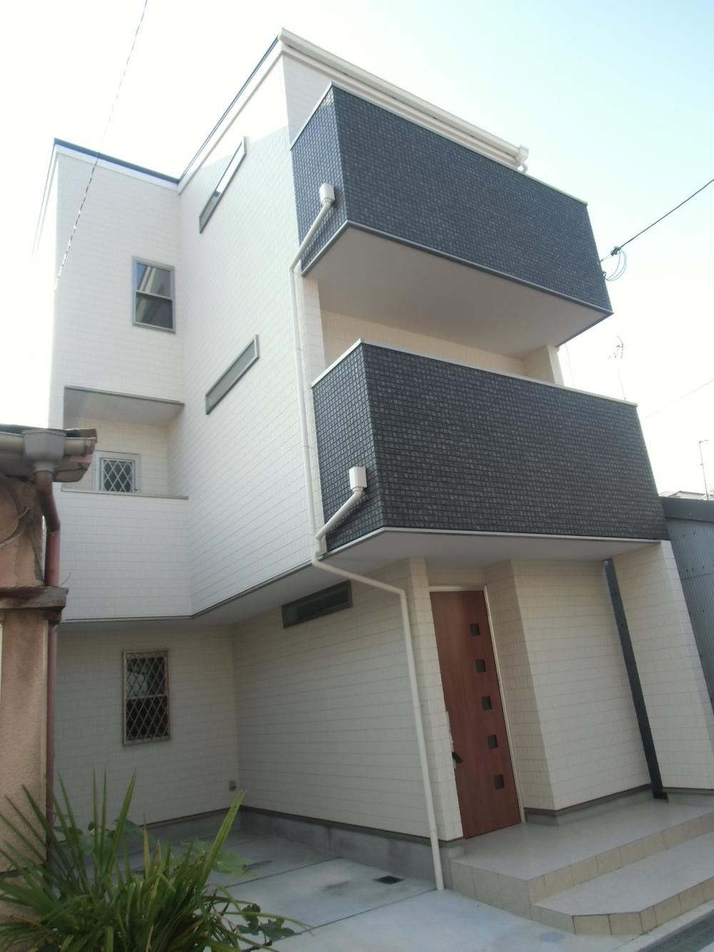 Local appearance photo. Local (11 May 2013) Shooting