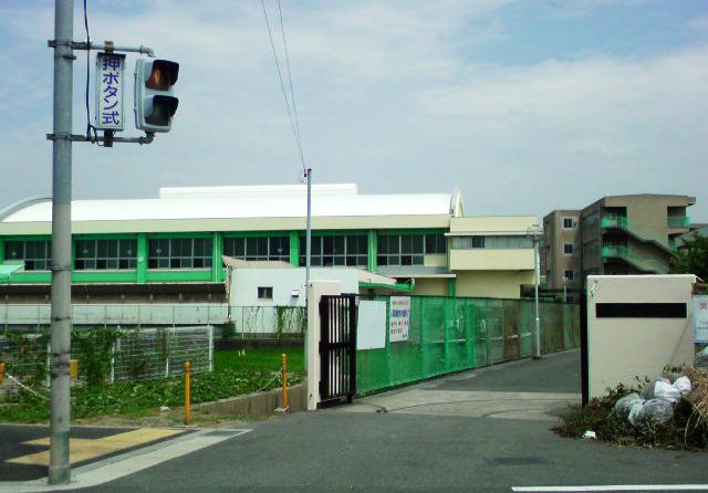Junior high school. Settsu City 954m to stand fourth junior high school