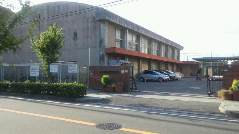 Primary school. Settsu 1088m until the Municipal Miyake Yanagida Elementary School