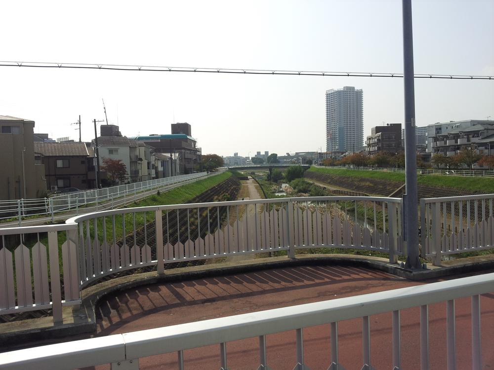 Other local. Walk in the promenade along the river