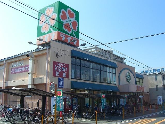 Supermarket. 340m to super life Shojaku shop