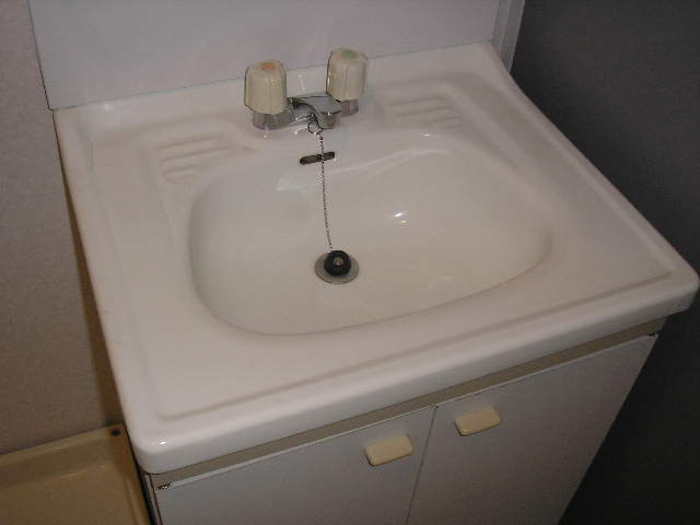 Other Equipment. Wash basin