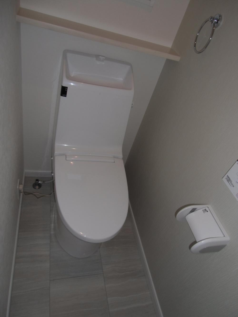 Toilet. Indoor (11 May 2013) Shooting