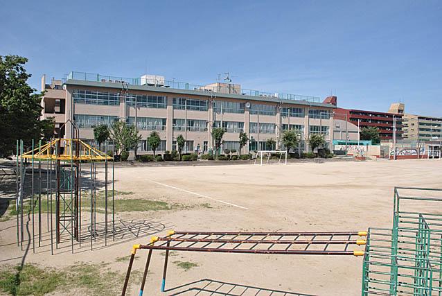 Primary school. Miyake Yanagida elementary school