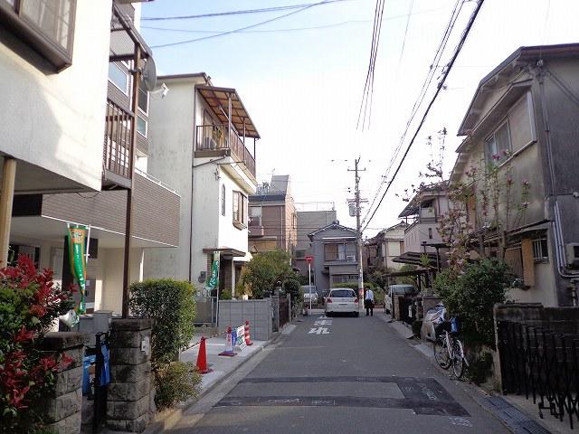 Local photos, including front road. Frontal road