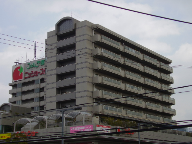 Shopping centre. 400m to Forte Settsu (shopping center)