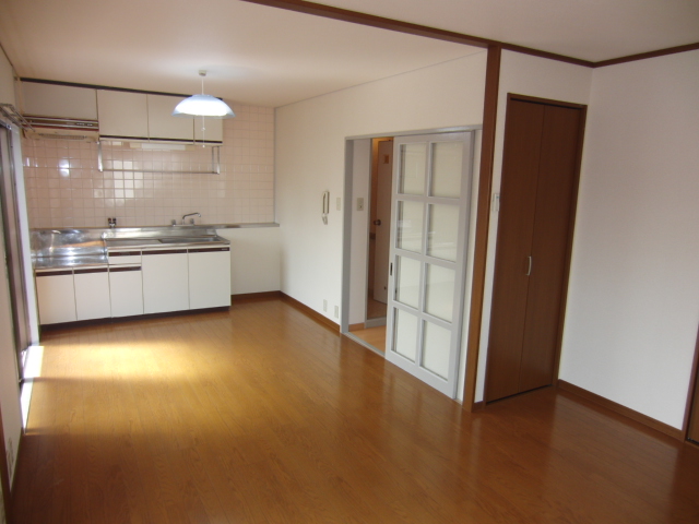 Living and room. Renewal in 1LDK than 2DK! Spacious LDK12 Pledge!