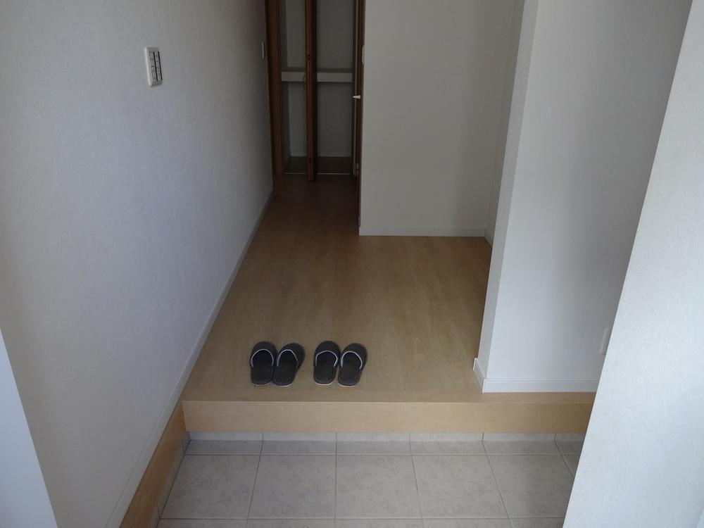 Entrance. Spacious ~