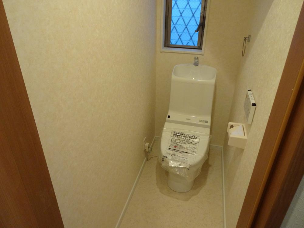 Toilet. Relax in the bright toilet!