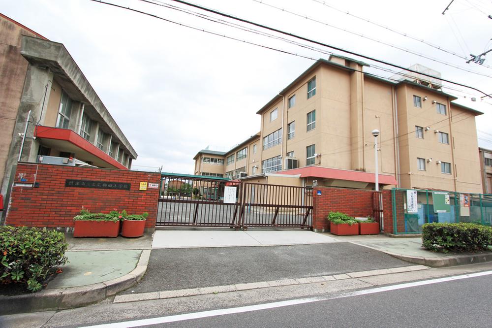 Primary school. Miyake Goda until elementary school 550m