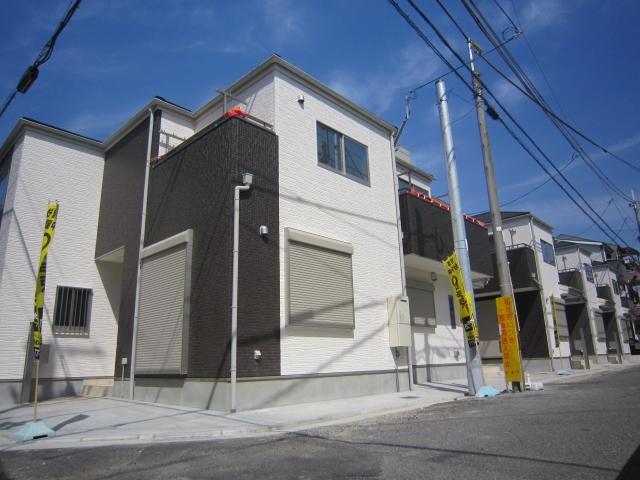 Local photos, including front road. Shooting on site