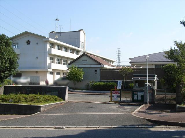 Primary school. Shijonawate 1665m to stand Tahara elementary school