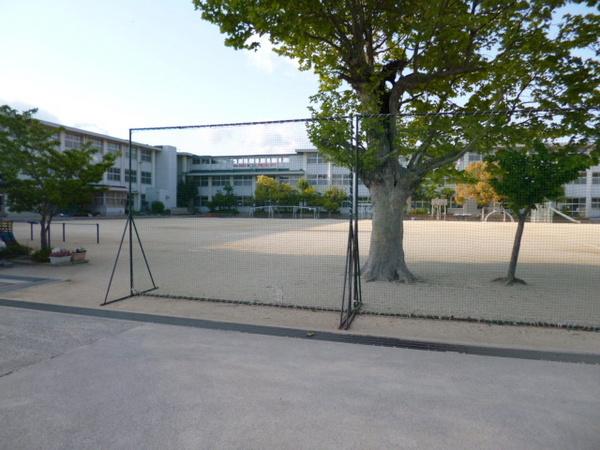 Other. The nearest elementary school (Shijo Elementary School)