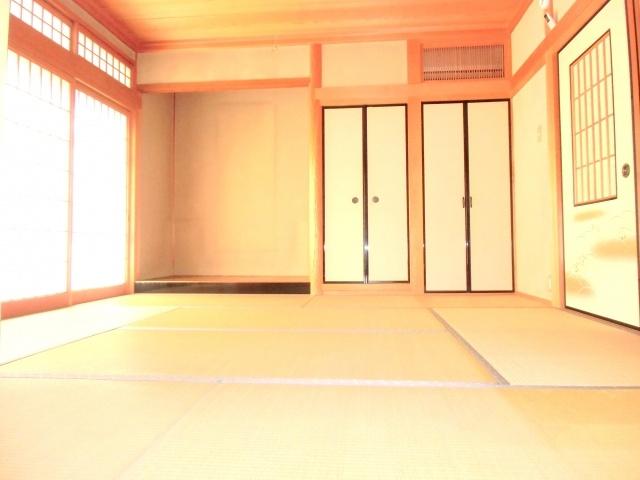 Non-living room. ◇ Japanese-style room is wide in 8 pledge