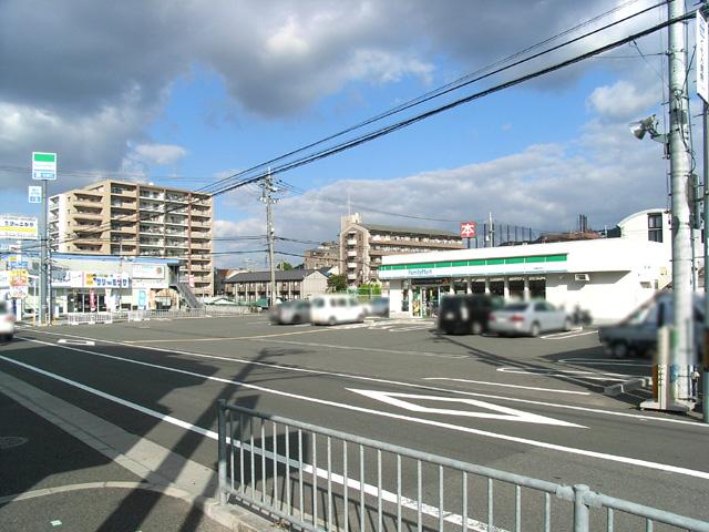 Convenience store. 1041m to FamilyMart Shijonawate Nakano shop