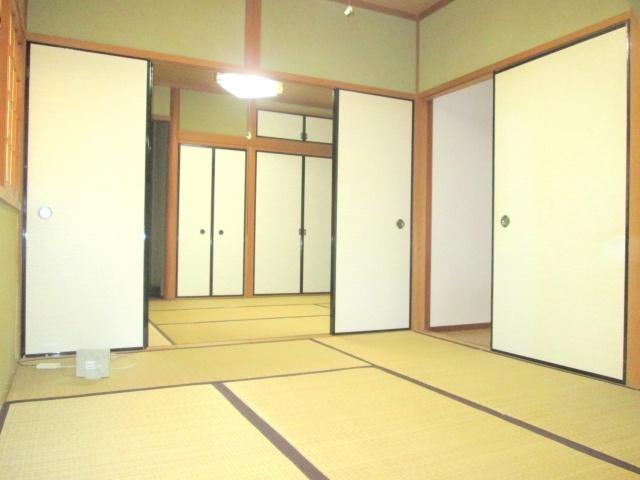 Non-living room. Japanese-style You can use it as Tsuzukiai