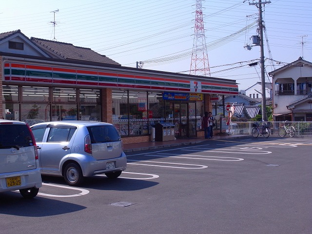 Convenience store. Seven-Eleven Shijonawate Tsukawaki the town store (convenience store) up to 90m