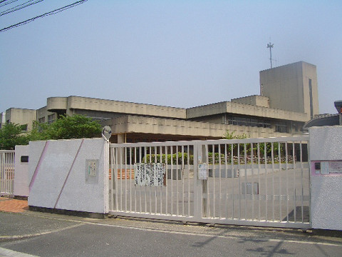 Primary school. 702m until shijonawate Tachioka part elementary school (elementary school)