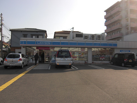 Convenience store. Lawson Shijonawate Minamino 1-chome to (convenience store) 768m