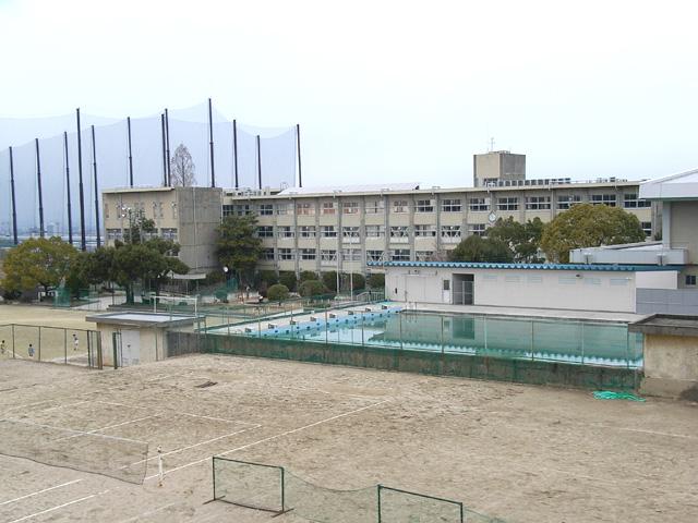 Junior high school. Shijonawate stand Shijonawate until junior high school 816m