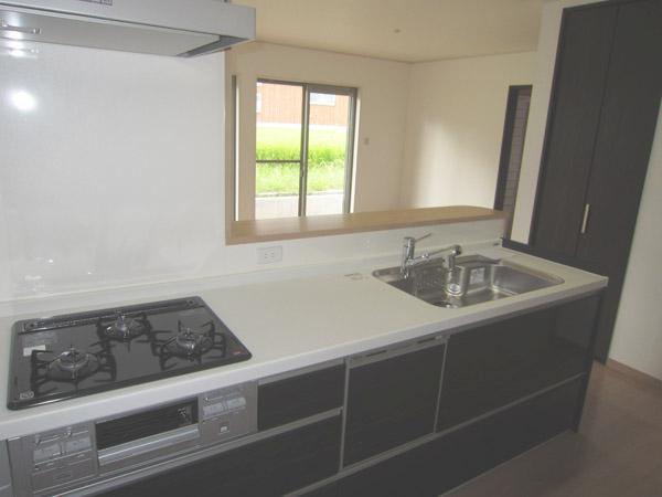 Kitchen.  [kitchen Example of construction] Kitchen to cheer a delicious table of Mom, Also you can choose from a variety of variations of the feature-rich.