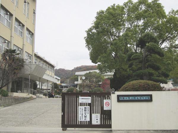 Other. Shijonawate junior high school A 10-minute walk