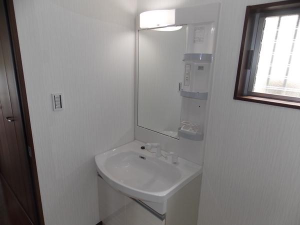Same specifications photos (Other introspection). Directing the room is fine basin space