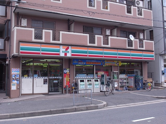 Convenience store. Seven-Eleven Shijonawate Okayamahigashi 2-chome up (convenience store) 385m