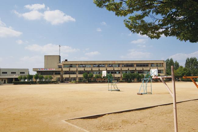 Primary school. It is safe because there in 290m within a 5-minute walk to City Okabe Elementary School.