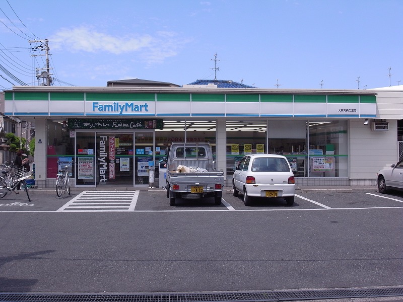 Convenience store. FamilyMart Shijonawate Kariyanishi Machiten up (convenience store) 420m