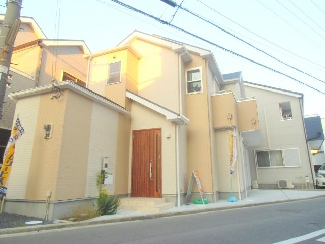 Local appearance photo. JR katamachi line is a 5-minute walk from the "Shinobukeoka Station" is a quiet residential area
