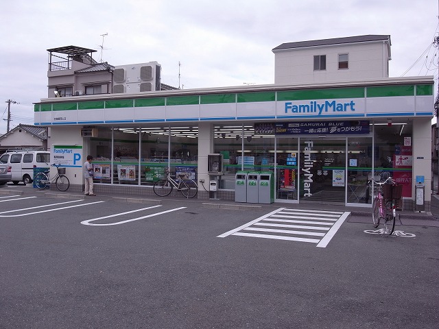 Convenience store. FamilyMart Shijonawate Nakano store up (convenience store) 752m