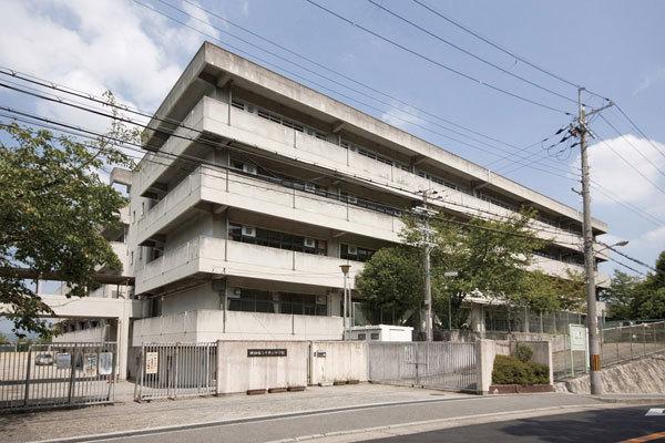 Junior high school. 923m to Suita Municipal Senrioka junior high school