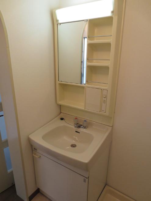 Wash basin, toilet. Interior